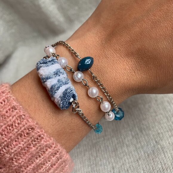 Creation - Recycle fabric Pompom bracelet beads chains White blue - Picture 1 of 5